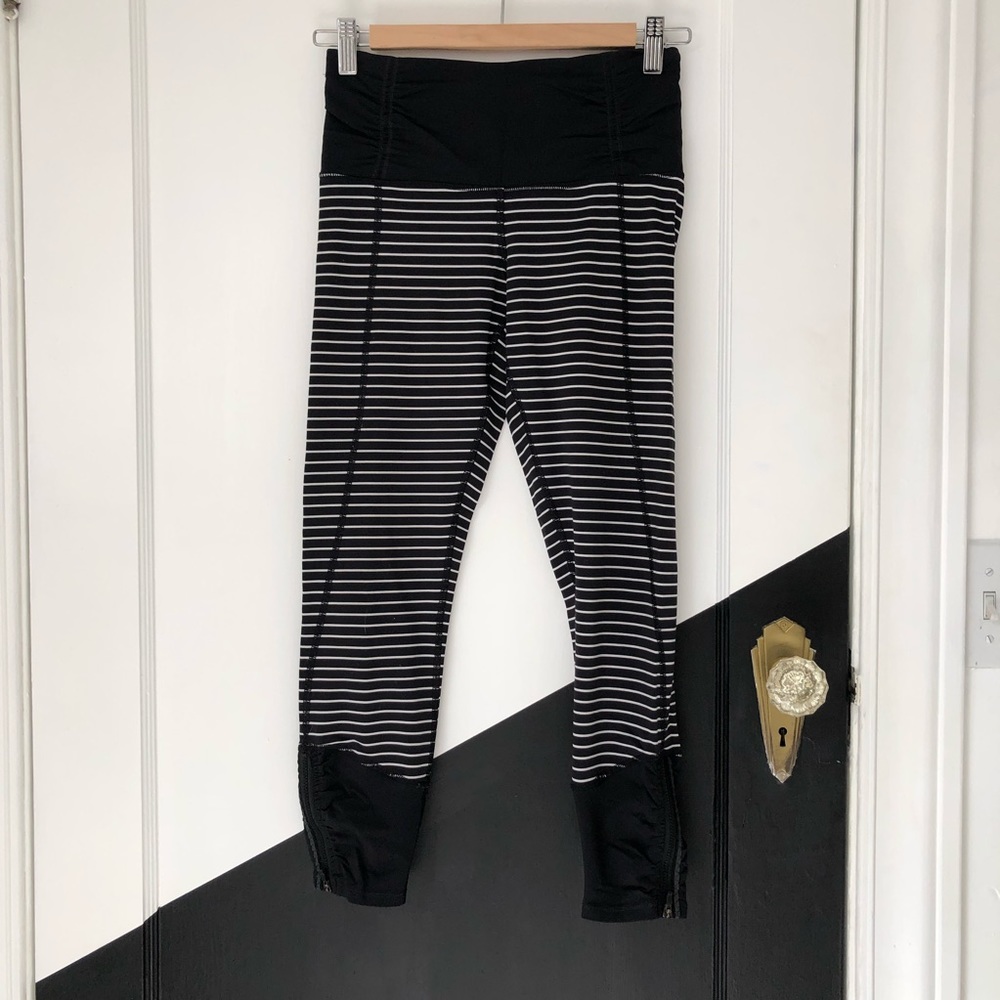 Euc Lululemon Runday Crop In Parallel Stripe - image 1